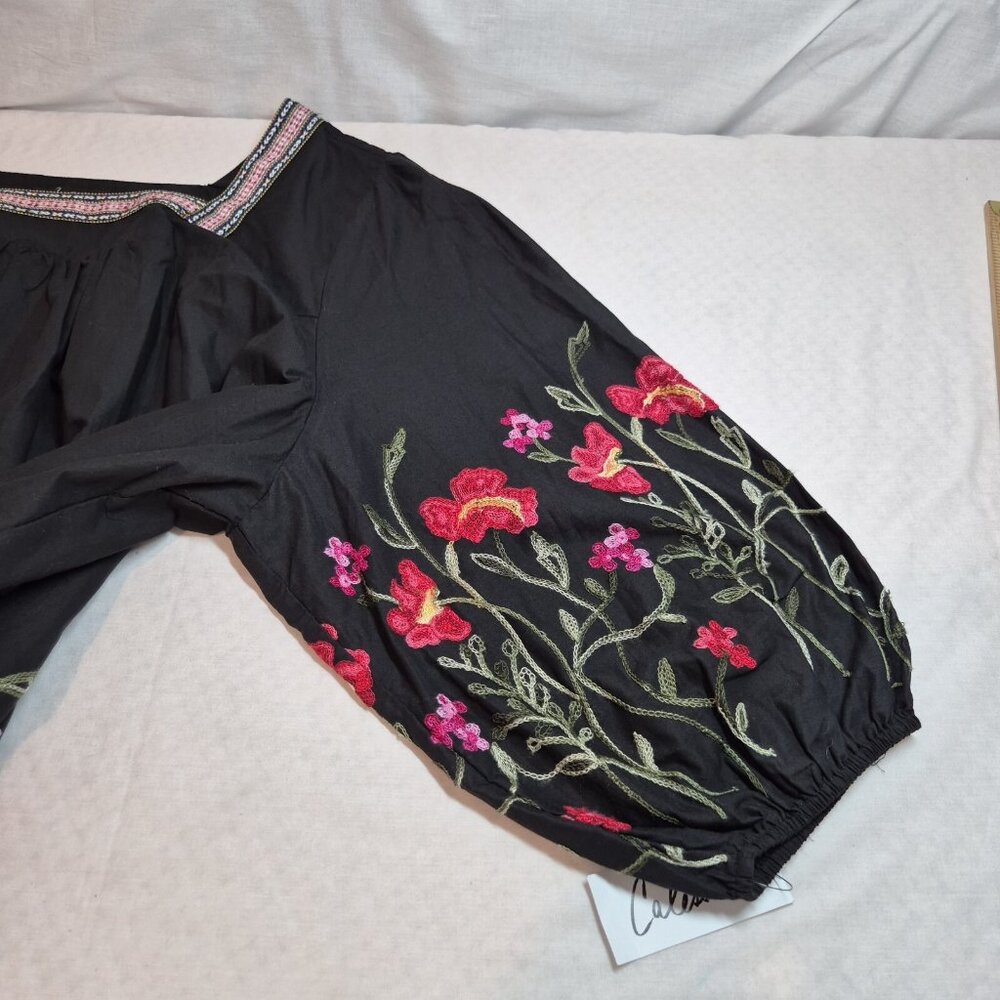 Calessa Women's Size M Floral Peasant Top Black Side Slits  Embroidered (53) - Picture 6 of 12